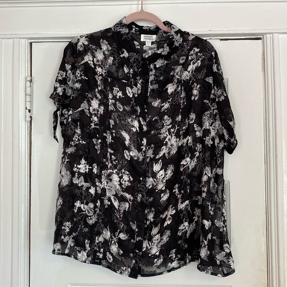 NWT Unique Vintage Button Up - Picture 1 of 6